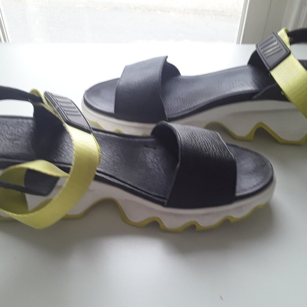 Sorel Kinetic sandals black & white with lime accent strap. Like new with box!